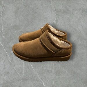 Cushionaire Women’s Suede Cozy Mules